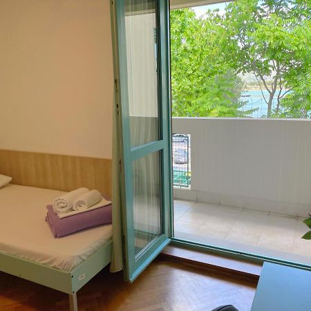 Buzz Hostel - Split Beach سبليت المظهر الخارجي الصورة